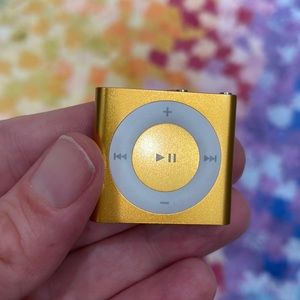 Apple iPod Shuffle, 4th (last) Gen. 🎶 2 GB MP3 player